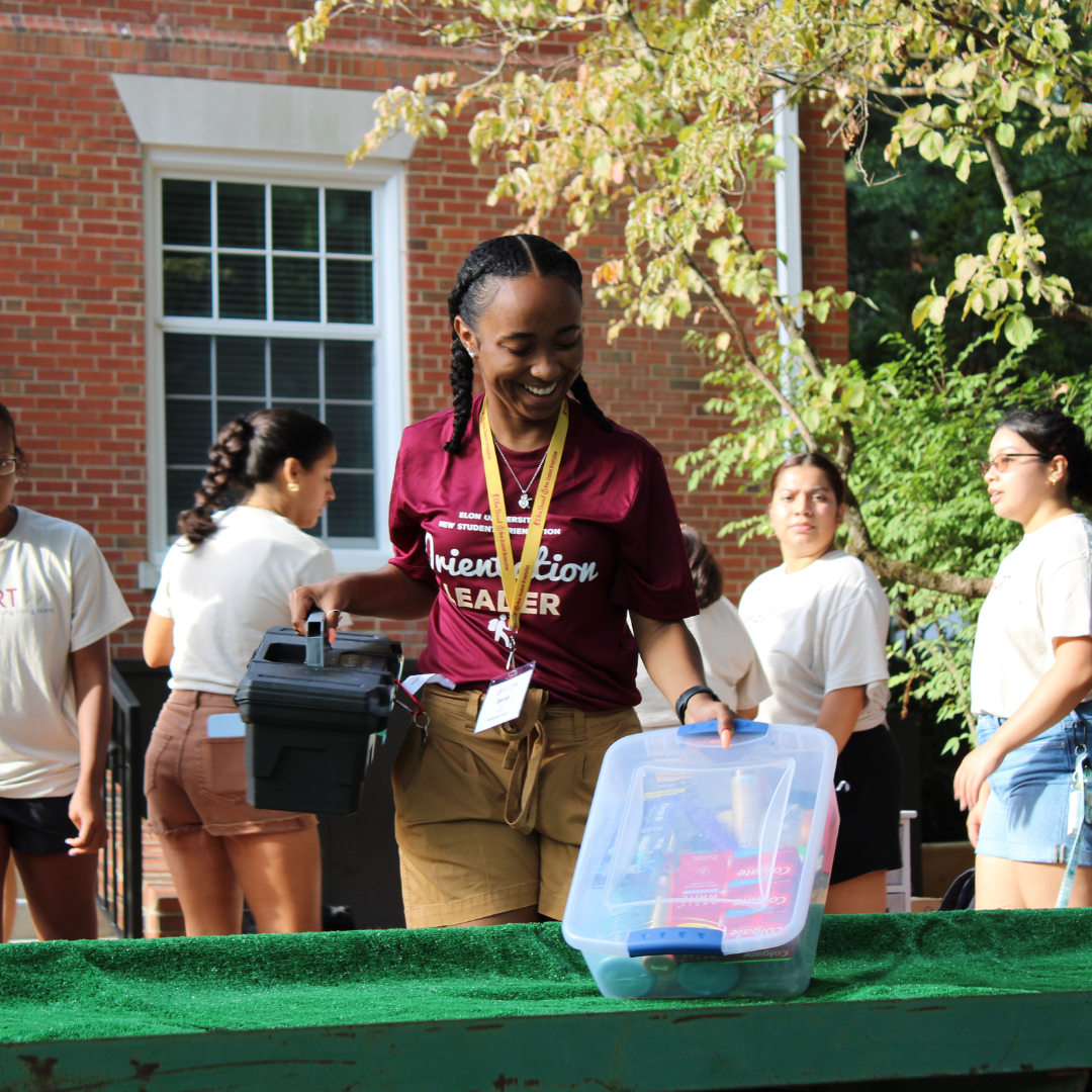 Orientation leader helps with move-in